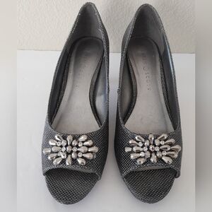 EUC Karen Scott Gray Rhinestone Peep Toe  Shoes Size:9  Karen Scott